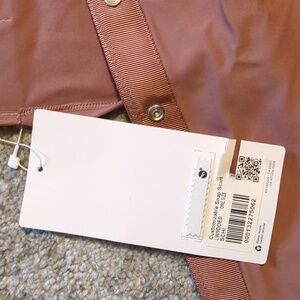 Lululemon customizable snap scarf